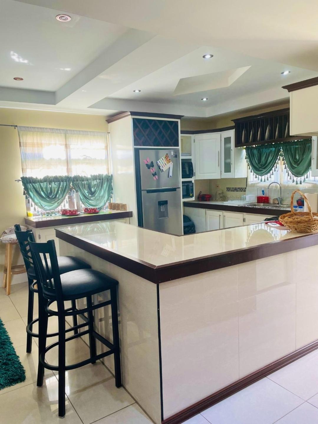 Travelholics Getaways Villa Piarco Екстериор снимка